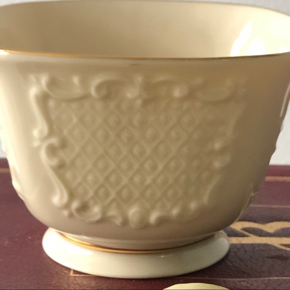 LENOX BOWL CANTERBURY PATTERN - Picture 3 of 9